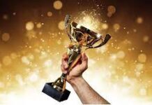 ரூ.1,00,000/- ரொக்கம், பாராட்டுப் பத்திரம் மற்றும் பதக்கம் ஆகியவைகளை உள்ளடக்கிய“முதலமைச்சர் மாநில இளைஞர் விருது”